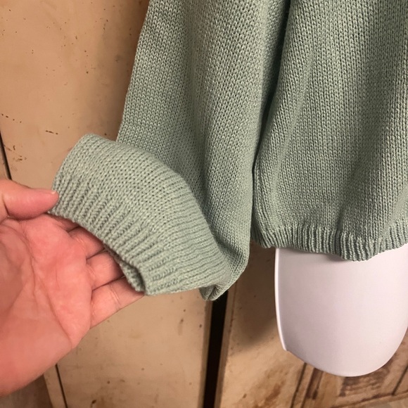 Nasty Gal Sweater Sage Green Crop Off The Shoulder Size M - Picture 2 of 9